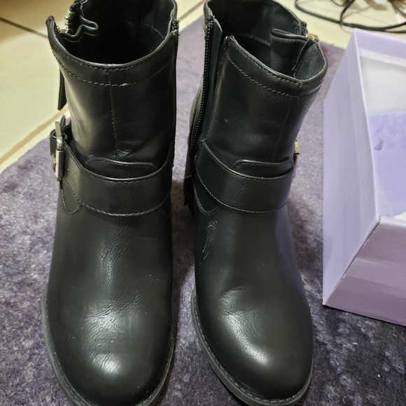 Boots - Picture 5 of 5